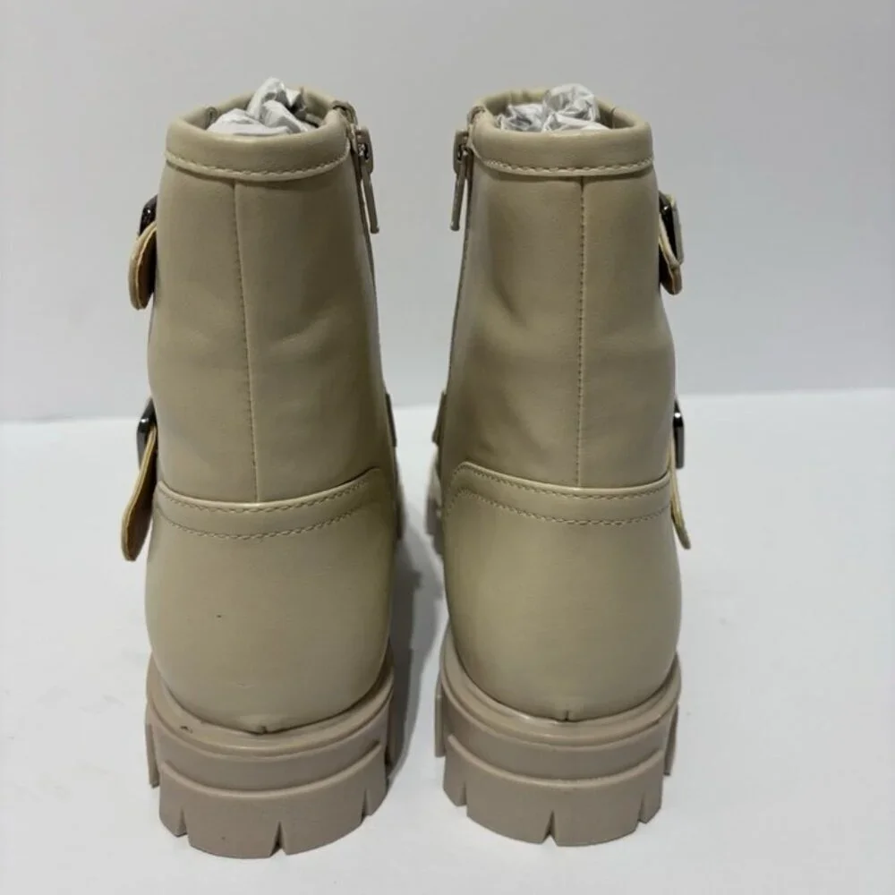 BC Footwear Women’s Unbroken Off White Chelsea Boots, Size 8.5 M